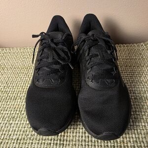 Nike Women's All-Black Lightweight Sneakers